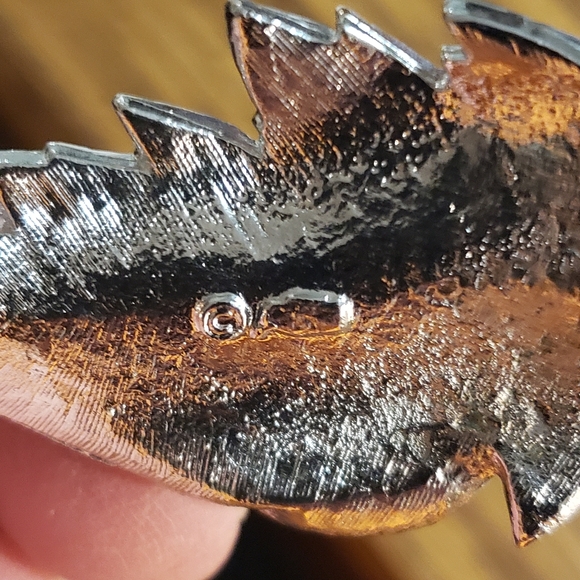 Beautiful Vintage Coro Brushed Silvertone Curled Leaf Brooch & matching earrings - Picture 5 of 5